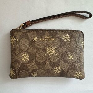 Coach wristlet wallet